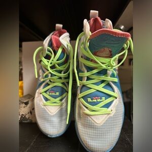 Lebron 19 size 8 Men’s